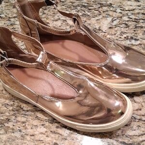 Stylish Gold Women's Shoes Euro Sz 40  US Sz 9